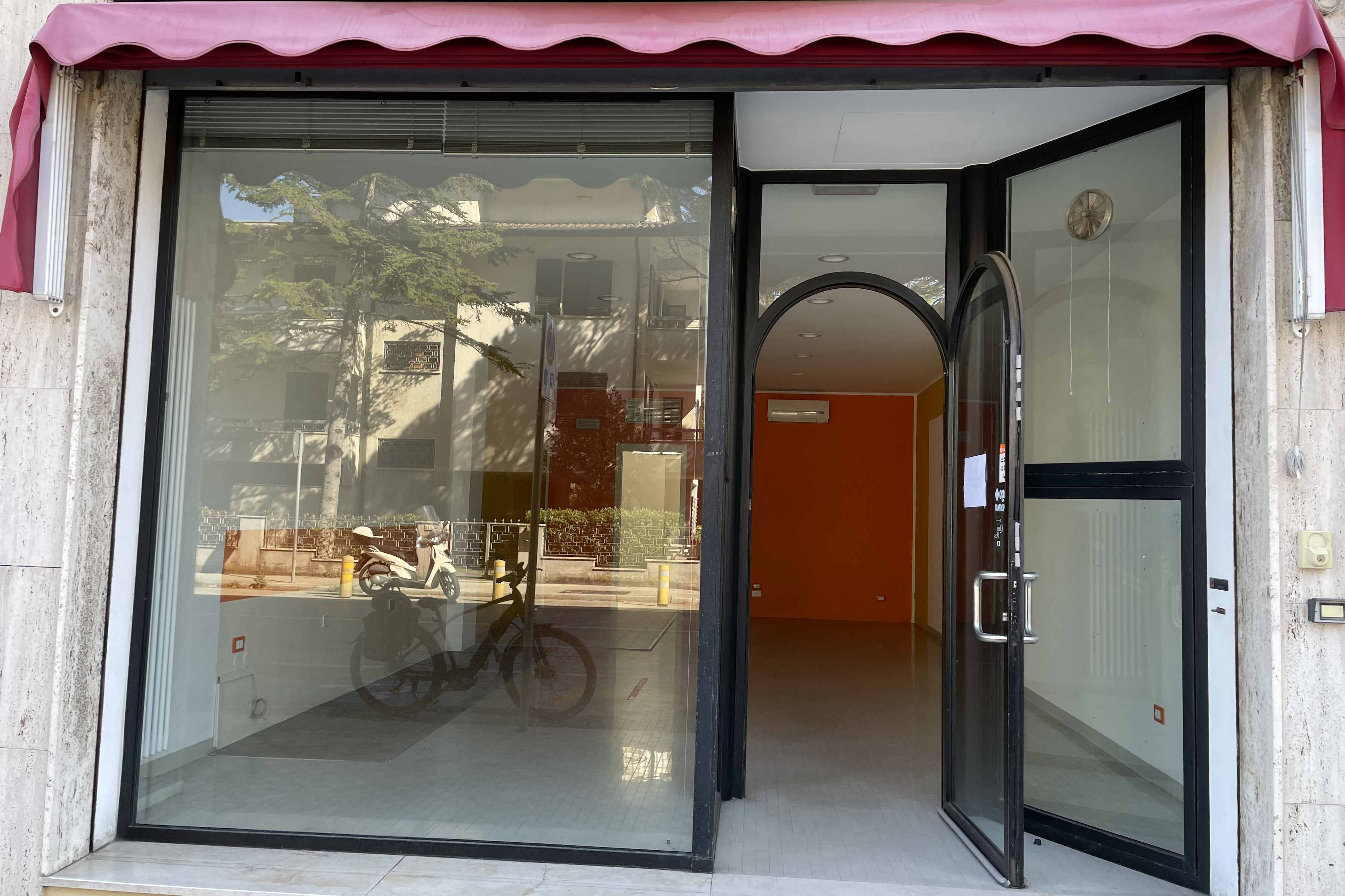 Vendita negozio Pesaro - Zona Muraglia (NE200)